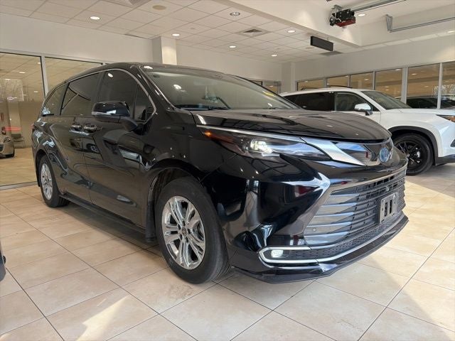 2023 Toyota Sienna Platinum 7 Passenger