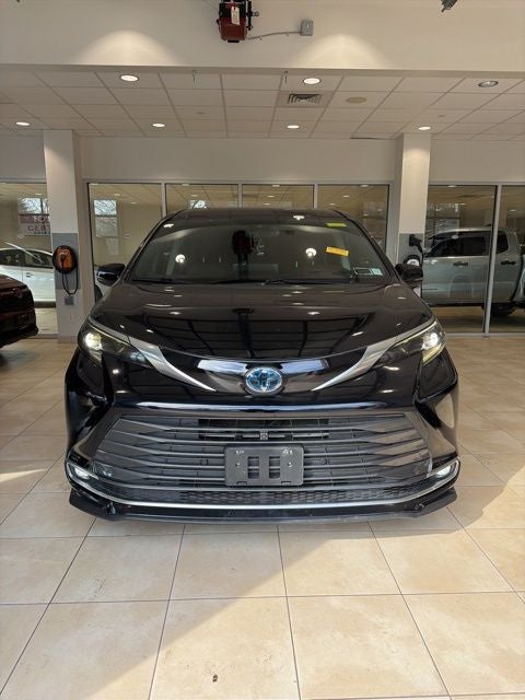 2023 Toyota Sienna Platinum 7 Passenger