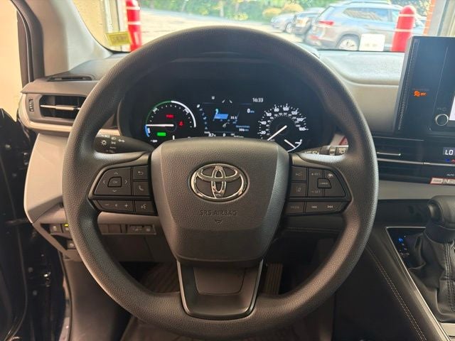 2026 Toyota Sienna LE 8 Passenger