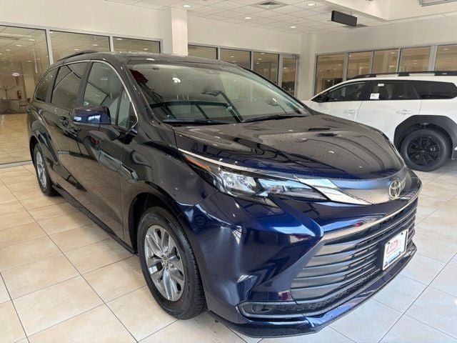 2026 Toyota Sienna LE 8 Passenger