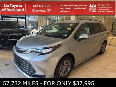 2023 Toyota Sienna LE 8 Passenger