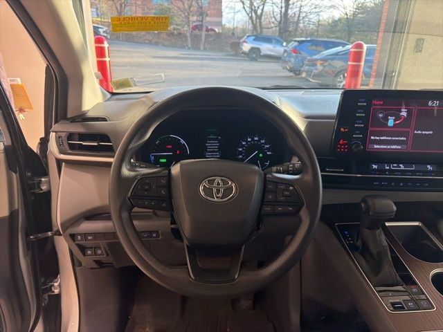 2023 Toyota Sienna LE 8 Passenger