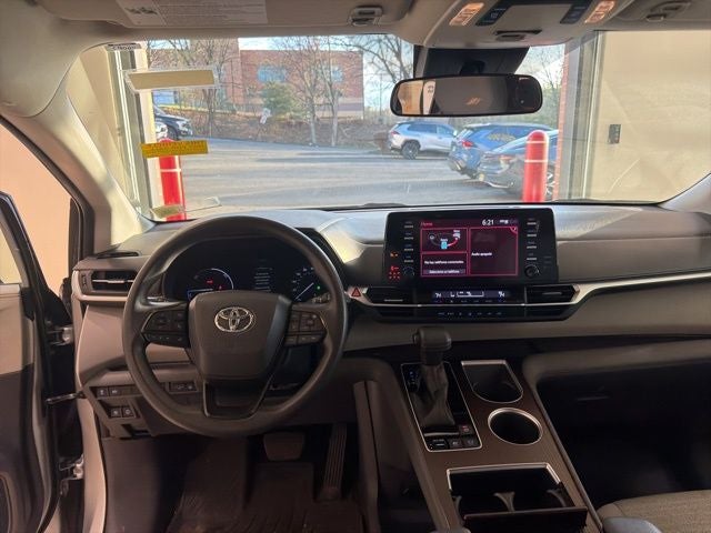 2023 Toyota Sienna LE 8 Passenger