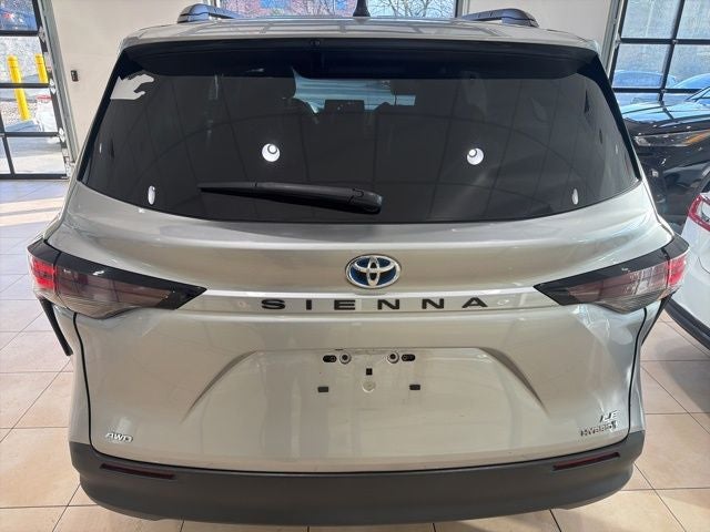 2023 Toyota Sienna LE 8 Passenger