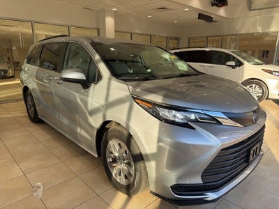 2023 Toyota Sienna LE 8 Passenger
