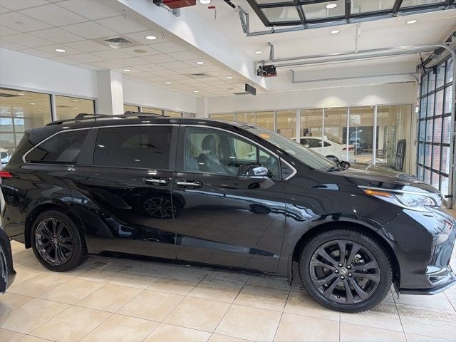 2022 Toyota Sienna XSE 7 Passenger