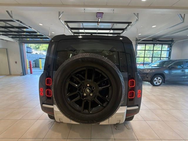 2022 Land Rover Defender 110 SE