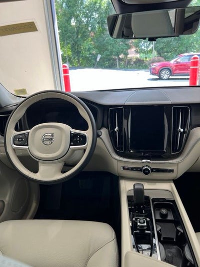 2025 Volvo XC60 B5 Plus