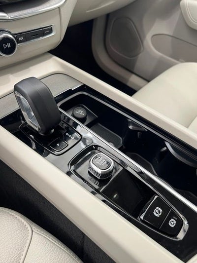 2025 Volvo XC60 B5 Plus