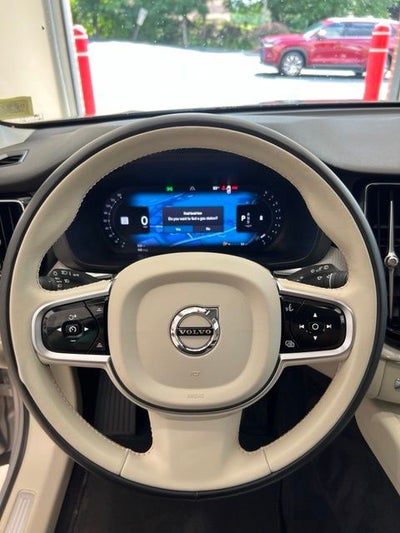 2025 Volvo XC60 B5 Plus