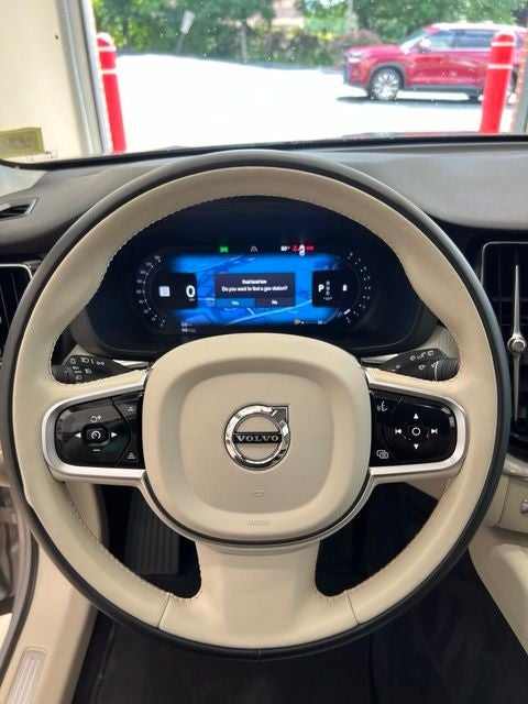 2025 Volvo XC60 B5 Plus