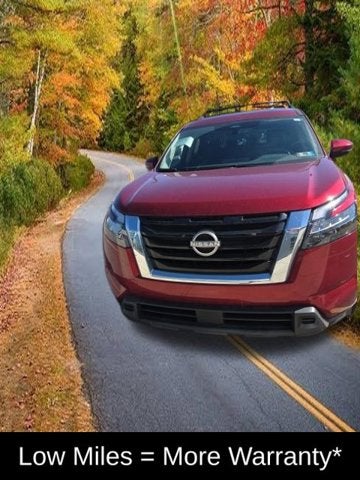 2024 Nissan Pathfinder SV