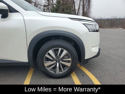 2024 Nissan Pathfinder SL