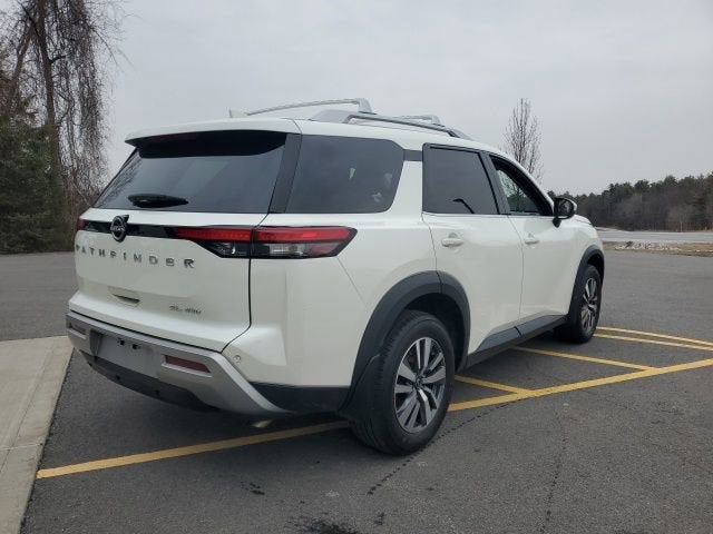 2024 Nissan Pathfinder SL