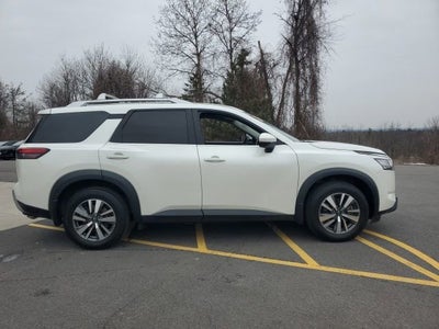 2024 Nissan Pathfinder SL
