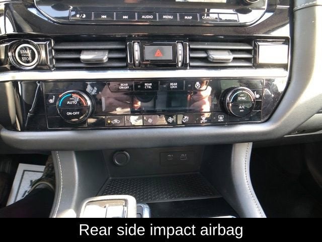 2022 Nissan Pathfinder SL