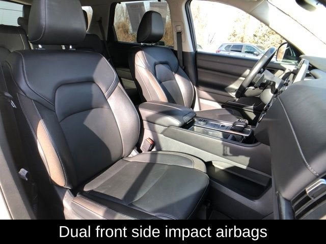 2022 Nissan Pathfinder SL