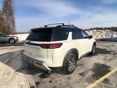 2022 Nissan Pathfinder SL