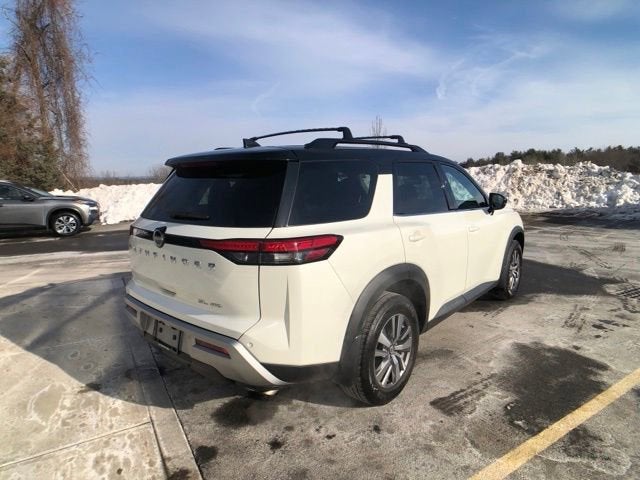 2022 Nissan Pathfinder SL