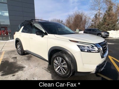 2022 Nissan Pathfinder SL