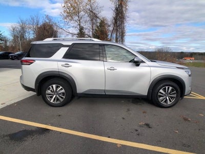 2022 Nissan Pathfinder SL