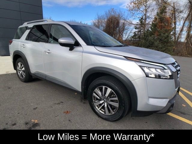 2022 Nissan Pathfinder SL