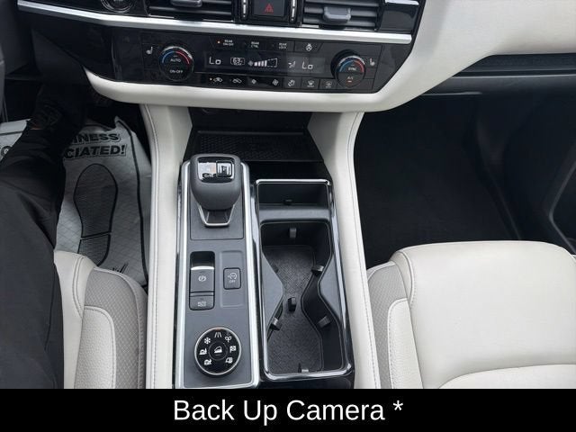2025 Nissan Pathfinder SL