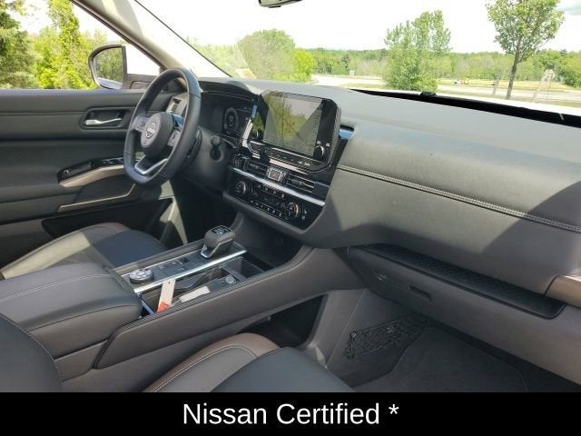 2024 Nissan Pathfinder Platinum