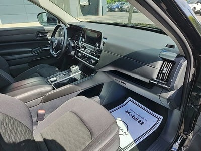 2025 Nissan Pathfinder SV