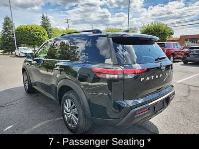 2025 Nissan Pathfinder SV