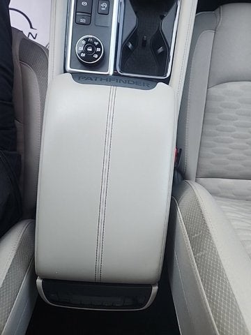 2023 Nissan Pathfinder SV