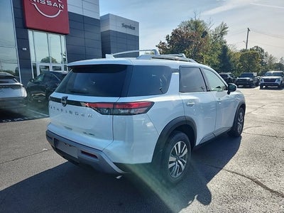 2024 Nissan Pathfinder SL