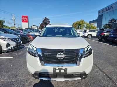 2024 Nissan Pathfinder SL