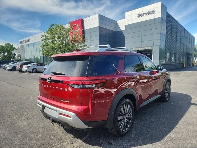 2023 Nissan Pathfinder SL