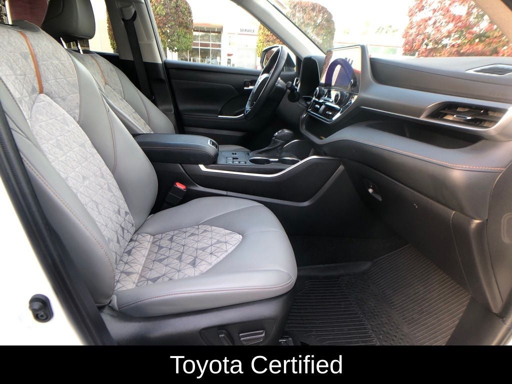 2023 Toyota Highlander Hybrid Bronze Edition