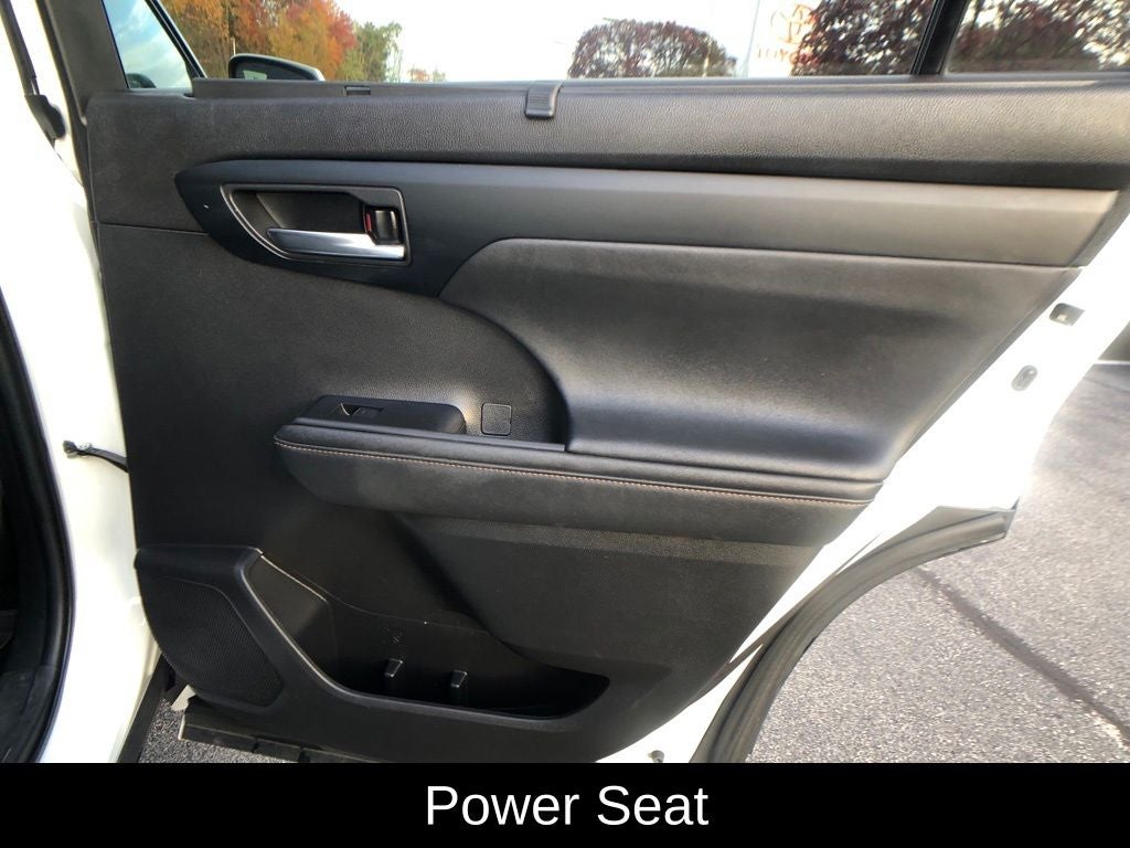 2023 Toyota Highlander Hybrid Bronze Edition