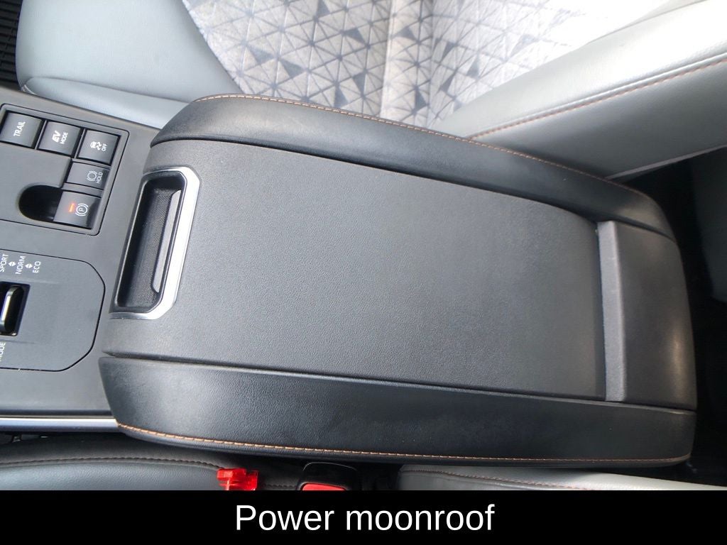 2023 Toyota Highlander Hybrid Bronze Edition