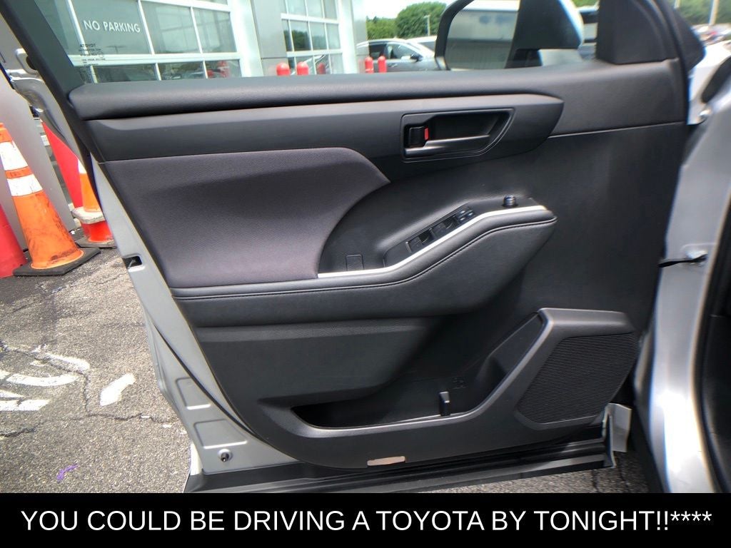2021 Toyota Highlander LE