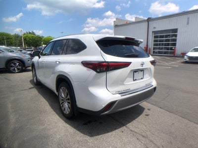 2022 Toyota Highlander Platinum