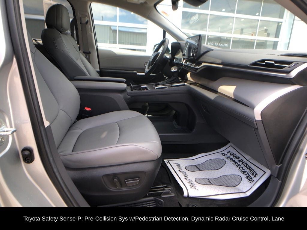 2023 Toyota Sienna XLE 7 Passenger