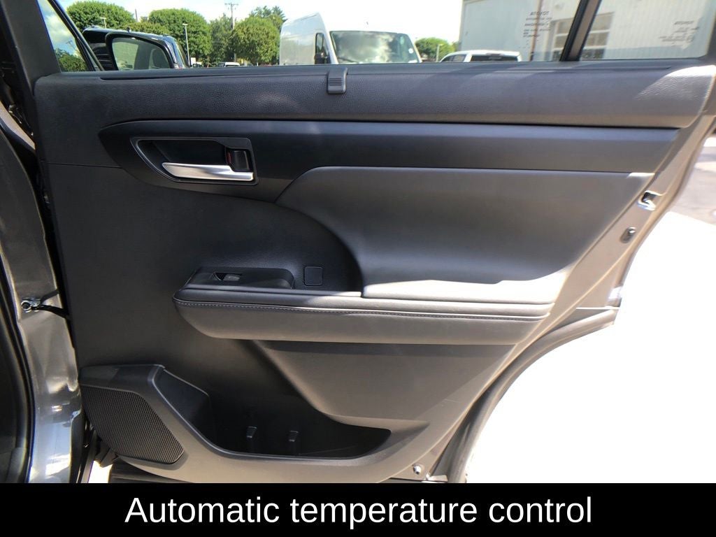 2025 Toyota Highlander XLE