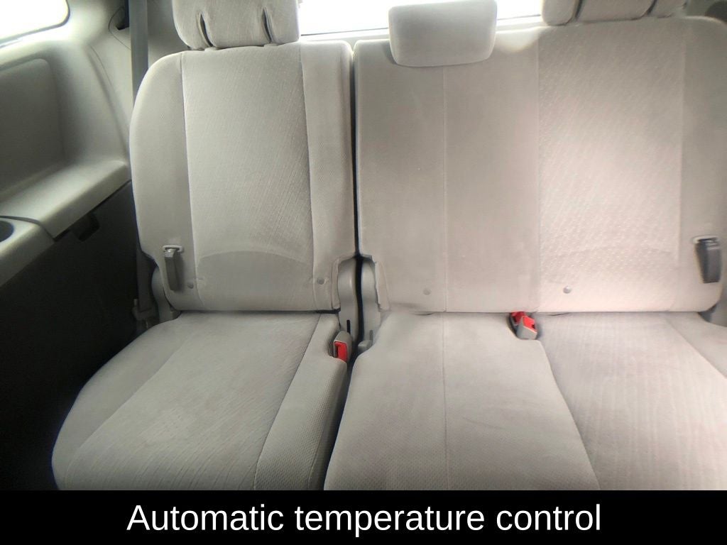 2016 Toyota Sienna LE 8 Passenger
