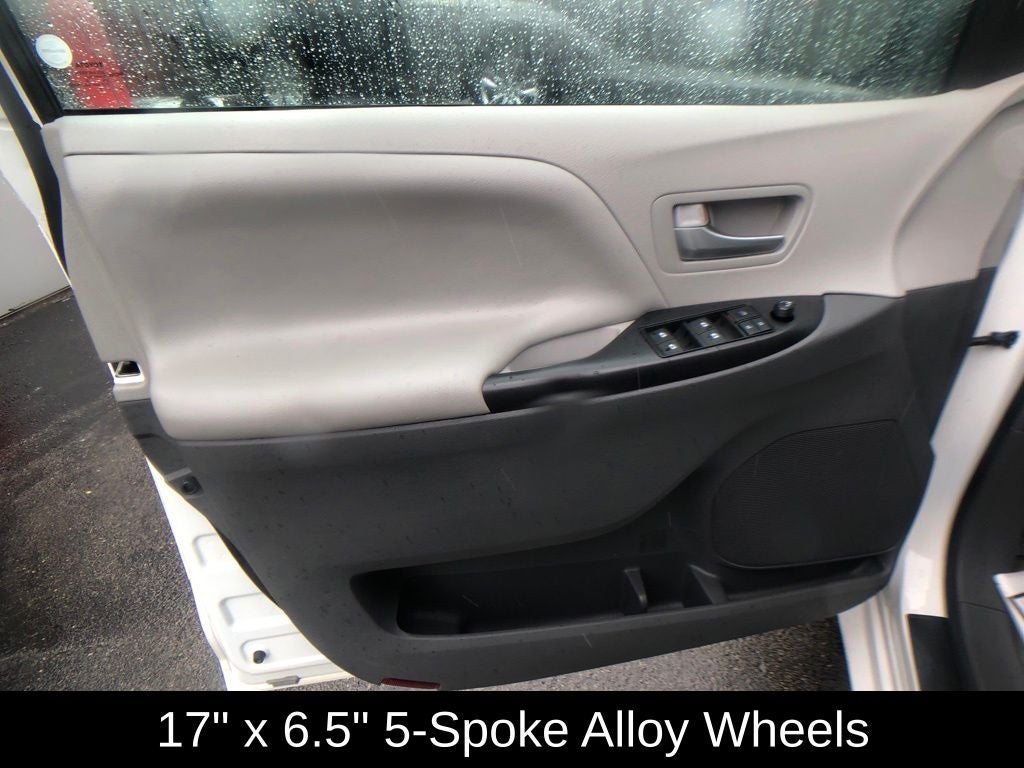 2016 Toyota Sienna LE 8 Passenger