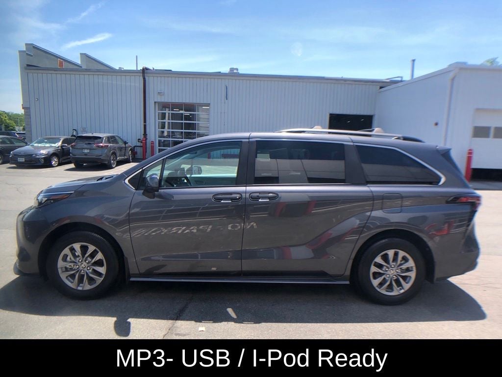 2025 Toyota Sienna LE 8 Passenger