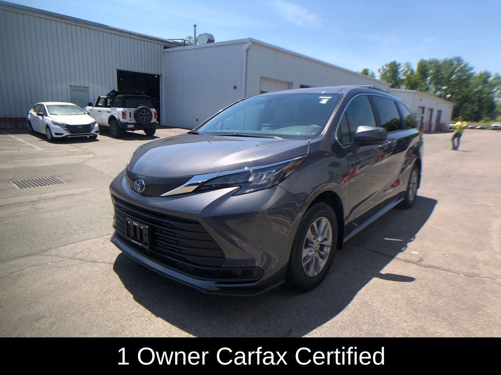 2025 Toyota Sienna LE 8 Passenger