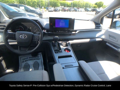 2025 Toyota Sienna LE 8 Passenger