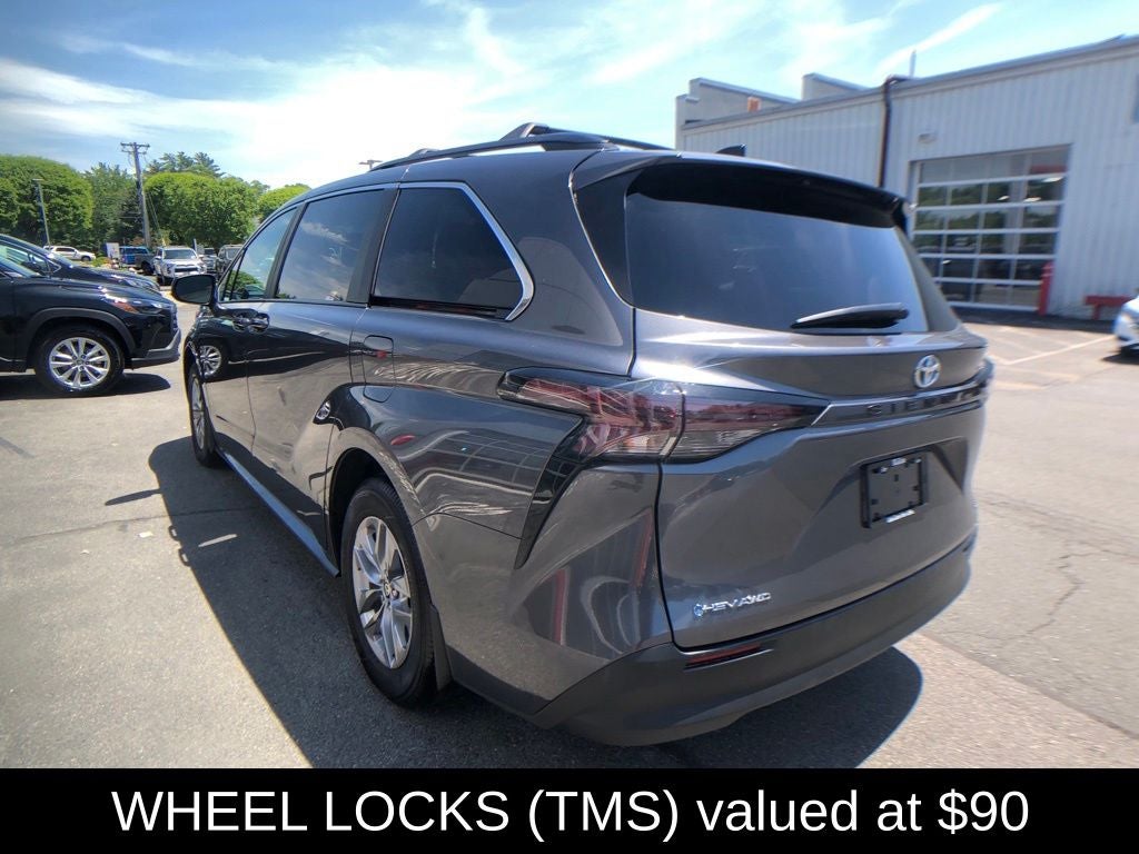 2025 Toyota Sienna LE 8 Passenger