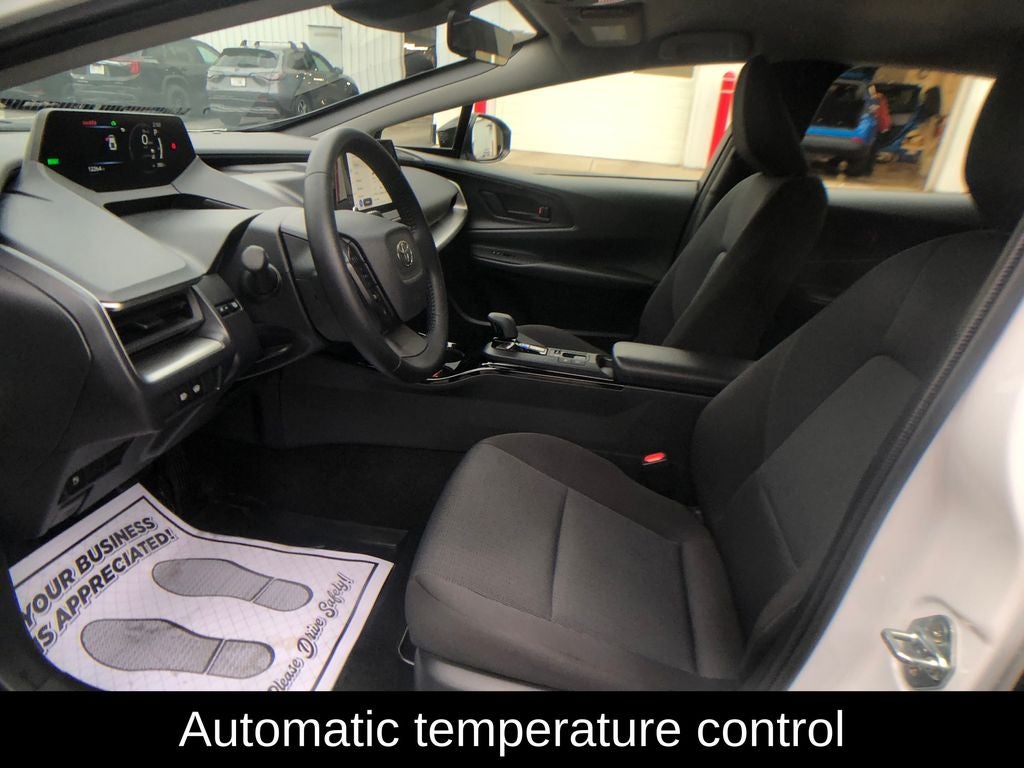 2025 Toyota Prius LE