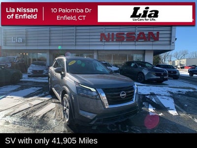 2024 Nissan Pathfinder SV
