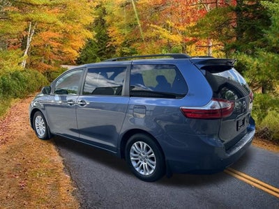 2017 Toyota Sienna XLE Premium 8 Passenger